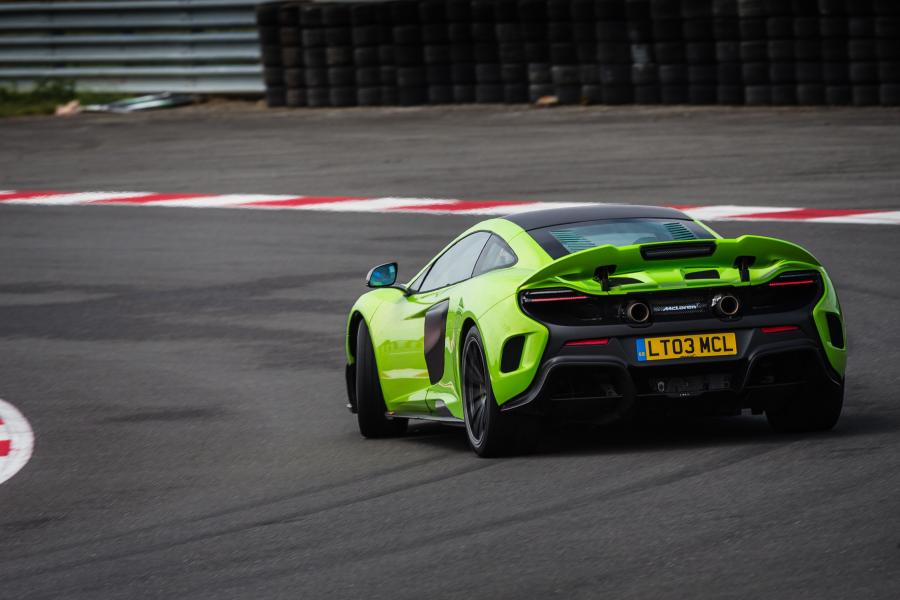  McLaren 675LT 2015 года  (WW) (фото 24 из 39)